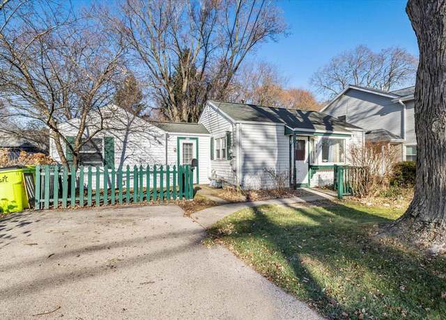 Property at 918 Lisbon Ave, Hartland, WI 53029, 2 beds, 1 bath