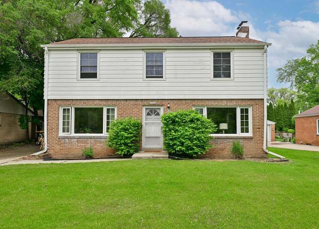 Property at 10560 W Grantosa Dr, Wauwatosa, WI 53222, 3 beds, 1.5 baths