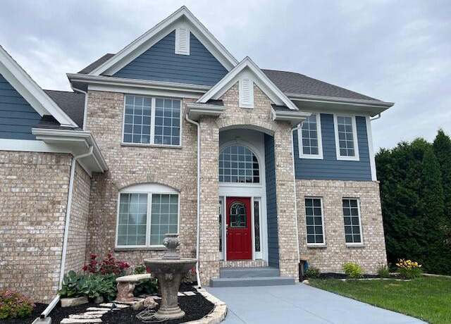 Property at 844 Oak Ridge Cir, Hartford, WI 53027, 5 beds, 3.5 baths