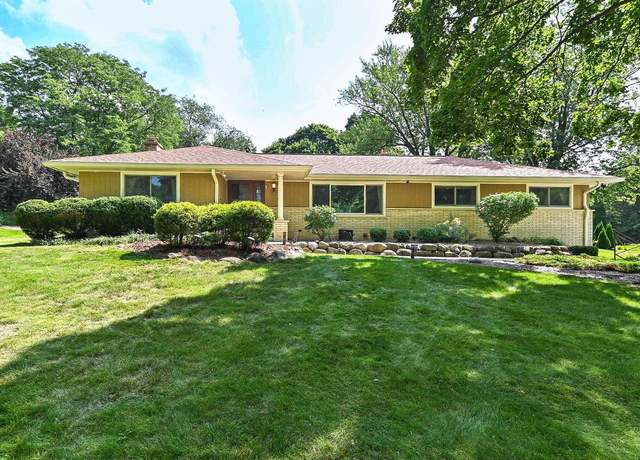 Property at 1500 Green Valley Blvd, Brookfield, WI 53045, 3 beds, 2.5 baths