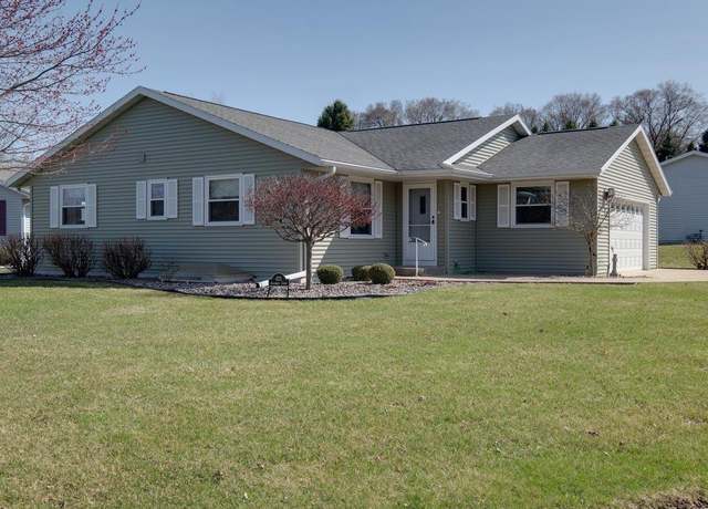 Property at 425 S Ventura Ln, Whitewater, WI 53190, 3 beds, 3 baths