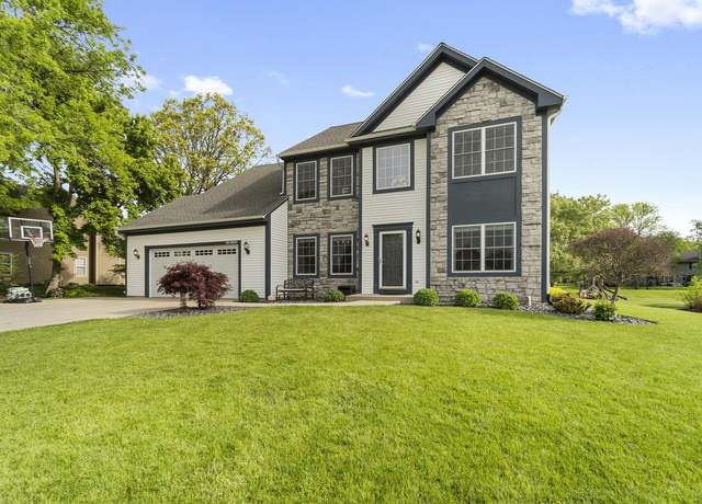 Property at N73W22620 Edgewood Ln, Sussex, WI 53089, 4 beds, 3.5 baths