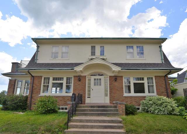 Property at 1840 Michigan Blvd, Racine, WI 53402, 3 beds, 1.5 baths