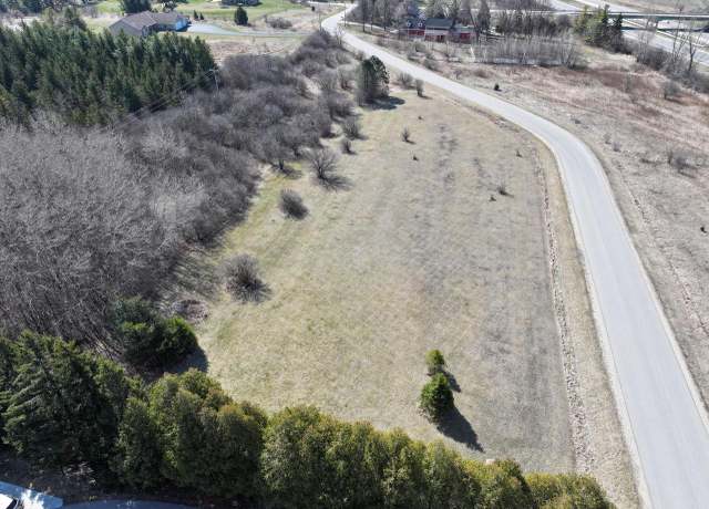 Property at 1546 Indian Hill Dr, Grafton, WI 53024
