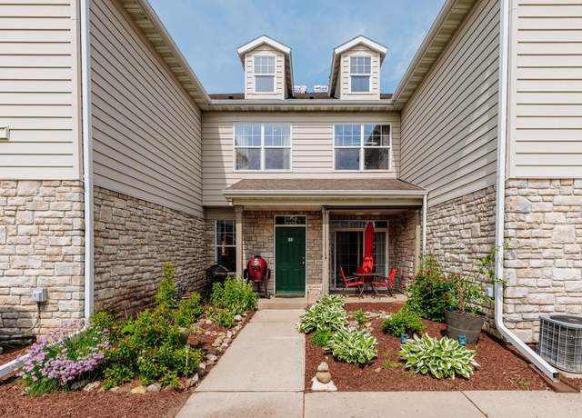 Property at N17W26535 Meadowgrass Cir Unit G, Pewaukee, WI 53072, 2 beds, 2.5 baths