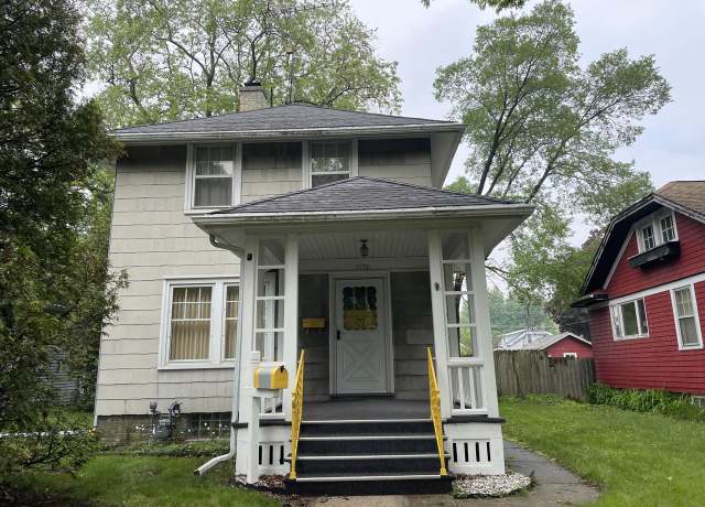 Property at 2124 S 9th St, Sheboygan, WI 53081, 3 beds, 1.5 baths