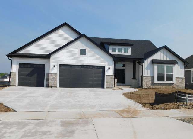 Property at 1019 Candleberry Ln, Grafton, WI 53024, 3 beds, 2.5 baths