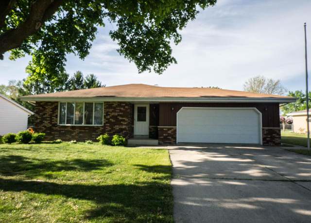 Property at 3248 Central Ave, East Troy, WI 53120, 3 beds, 1.5 baths