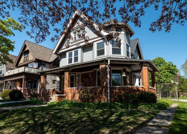 Property at 2834 N Murray Ave, Milwaukee, WI 53211, 4 beds, 1.5 baths