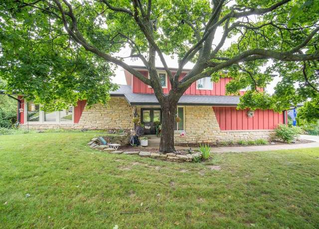 Property at 833 Crestview Dr, West Bend, WI 53095, 4 beds, 2.5 baths