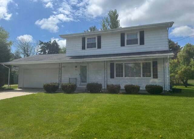 Property at 564 E Rhine St, Elkhart Lake, WI 53020, 3 beds, 1.5 baths