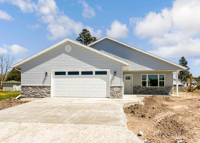 Property at 2303 S 19th St, Manitowoc, WI 54220, 3 beds, 2 baths