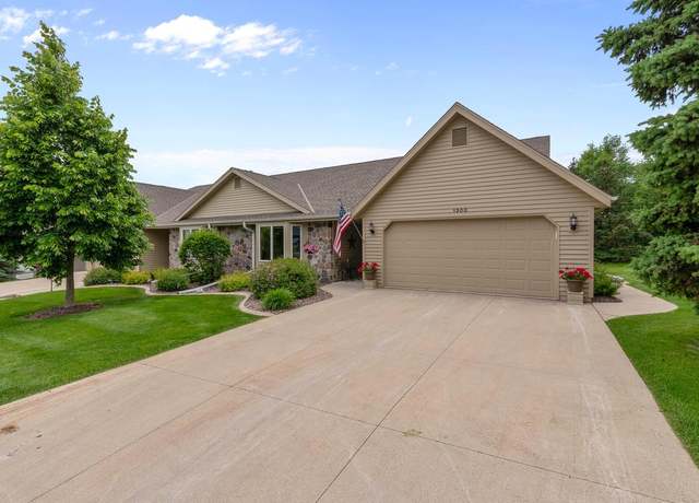 Property at 1300 Hidden Fields Dr, West Bend, WI 53095, 2 beds, 3 baths
