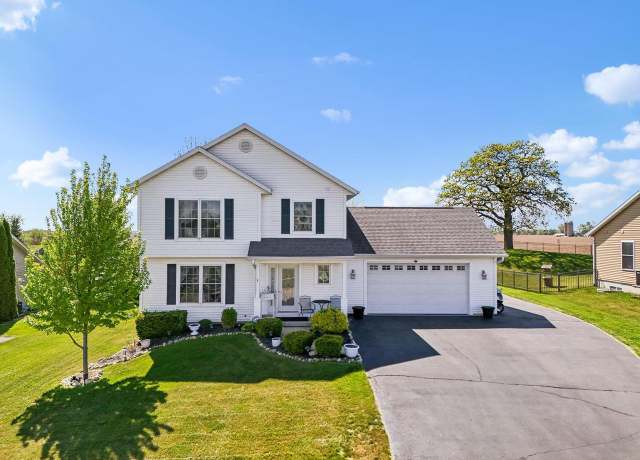 Property at 321 Tomahawk Dr, Twin Lakes, WI 53181, 3 beds, 2.5 baths