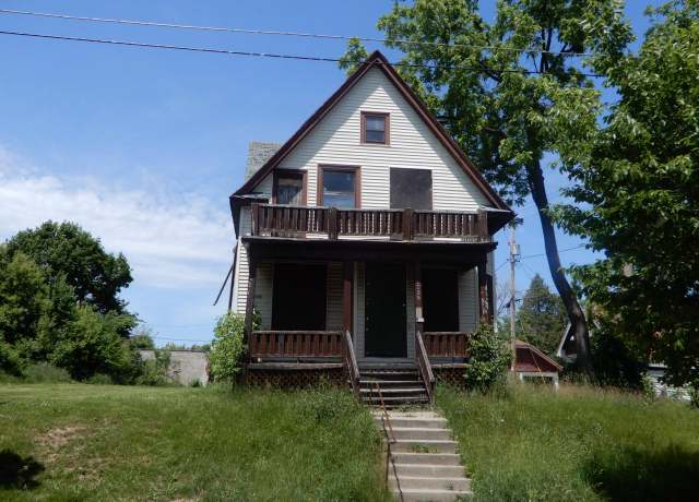 Property at 1518 W Ring St, Milwaukee, WI 53206, 6 beds, 2 baths