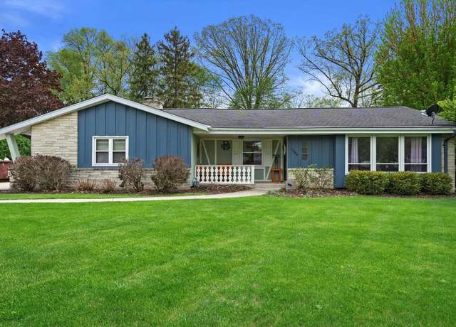 Property at 17505 Royalcrest Dr, Brookfield, WI 53045, 3 beds, 2 baths