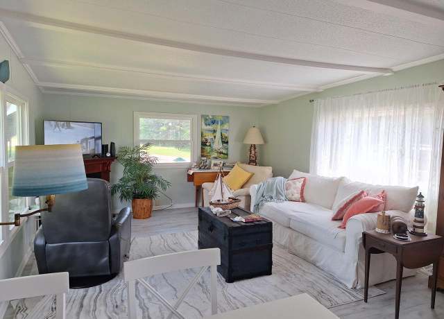 Property at 1412 Park St #13, Burlington, WI 53105, 2 beds, 1 bath