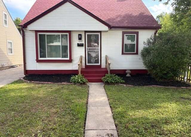 Property at 3033 W Eggert Pl, Milwaukee, WI 53209, 3 beds, 2 baths