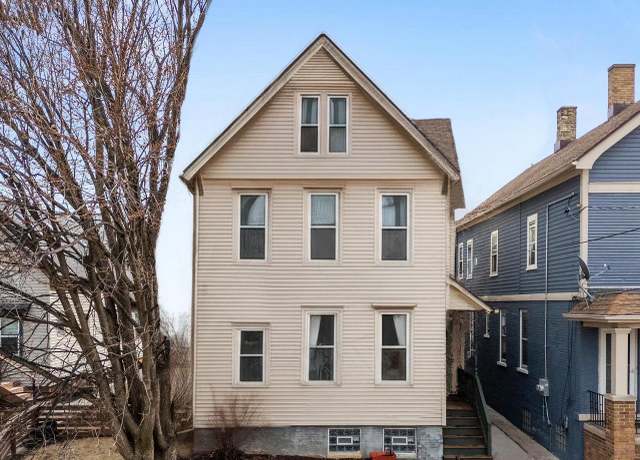 Property at 1932 N Warren Ave #1934, Milwaukee, WI 53202, 5 beds, 2 baths