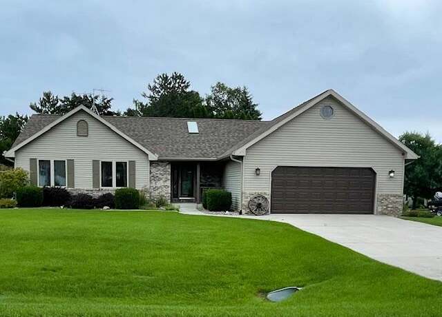 Property at N6235 Woodland Meadows Dr, Sheboygan, WI 53083, 3 beds, 2 baths