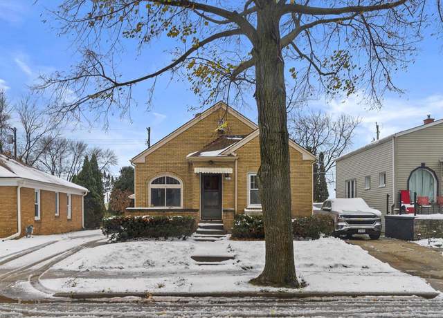 Property at 2325 Olive St, Racine, WI 53403, 3 beds, 1 bath
