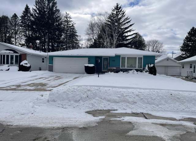 Property at 1101 Orchard Dr, Manitowoc, WI 54220, 3 beds, 1.5 baths