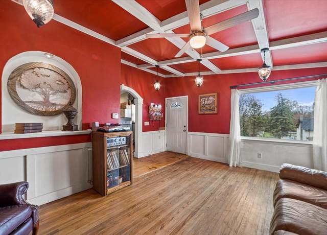 Property at 1200 E Moreland Blvd, Waukesha, WI 53186, 5 beds, 2 baths