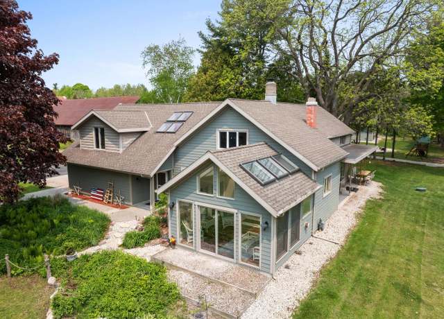 Property at 4014 Maplewood Rd, Two Rivers, WI 54241, 4 beds, 2 baths