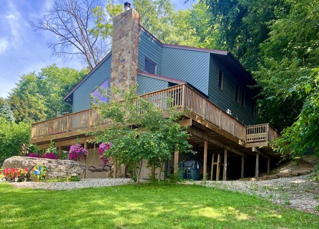 Property at 1725 Ohlsun Ct, La Crosse, WI 54601, 3 beds, 3 baths