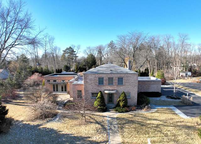 Property at 8301 N Allen Ln, Fox Point, WI 53217, 4 beds, 3.5 baths