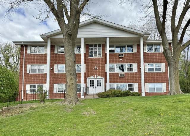 Property at 235 Country Club Dr Unit 1B, Lake Geneva, WI 53147, 2 beds, 1 bath