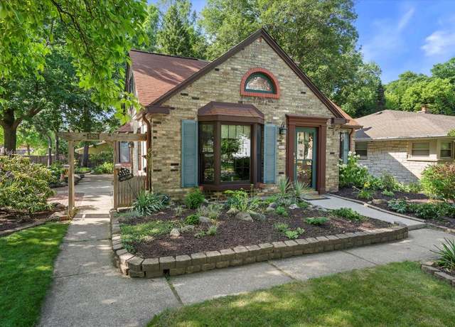 Property at 2828 E Crawford Ave, Saint Francis, WI 53235, 3 beds, 1 bath