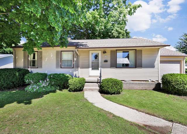 Property at 3706 Schroeder Dr, Manitowoc, WI 54220, 3 beds, 1.5 baths