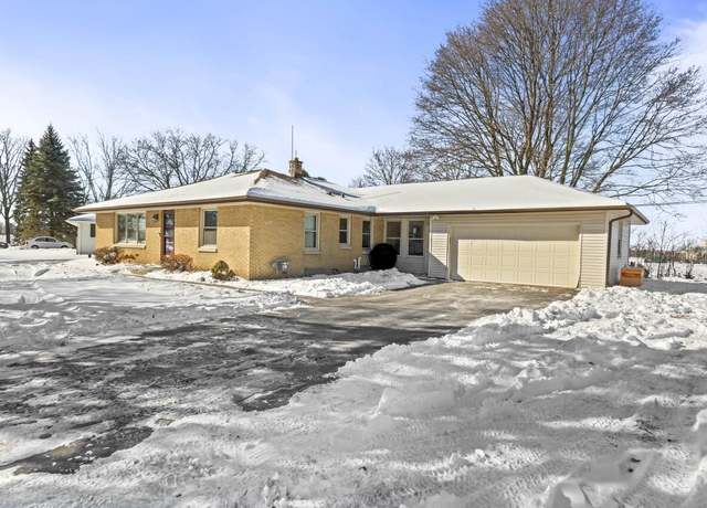 Property at 115 Fairway Dr, Brookfield, WI 53005, 3 beds, 1.5 baths