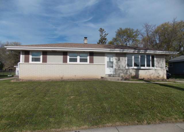 Property at 5354 S 9th St, Milwaukee, WI 53221, 3 beds, 1.5 baths