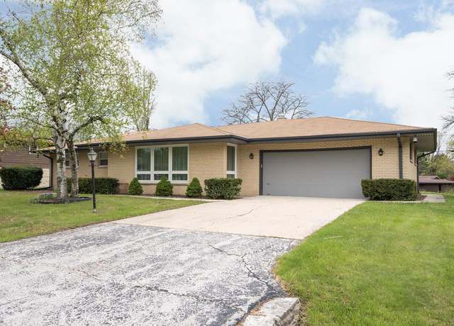 Property at 8609 N Manor Ln, Fox Point, WI 53217, 3 beds, 2 baths
