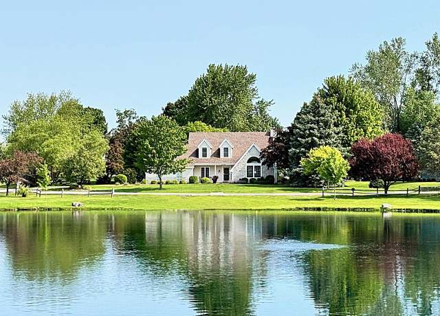 Property at S73W14252 Settler Way, Muskego, WI 53150, 3 beds, 2.5 baths