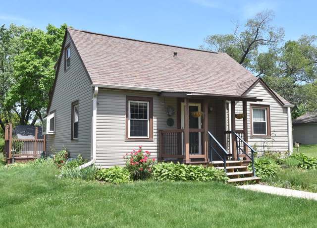 Property at 10526 W Congress St, Wauwatosa, WI 53225, 3 beds, 2 baths