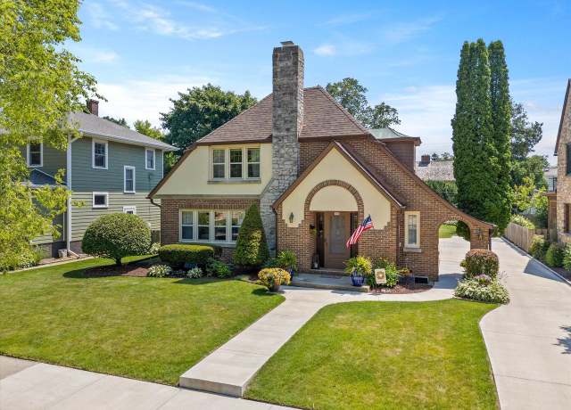 Property at 117 Lake Ct, Sheboygan, WI 53081, 4 beds, 1.5 baths