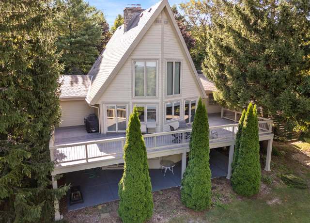 Property at W254S6500 Mcgregor Ct, Waukesha, WI 53189, 4 beds, 3 baths