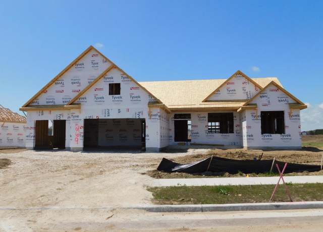 Property at 269 Candleberry Ln, Grafton, WI 53024, 3 beds, 2 baths