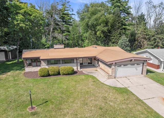 Property at 722 Panther Ave, Sheboygan, WI 53081, 2 beds, 2 baths