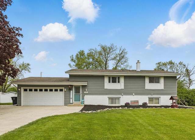 Property at 11560 W James Ave, Franklin, WI 53132, 3 beds, 3 baths