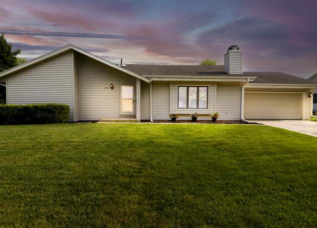 Property at 2901 W Hilltop Ln, Franklin, WI 53132, 3 beds, 2 baths