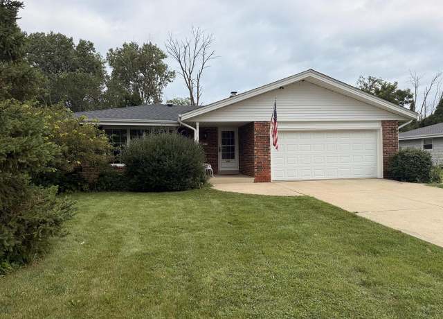 Property at 9002 S Carollton Dr, Oak Creek, WI 53154, 3 beds, 2 baths
