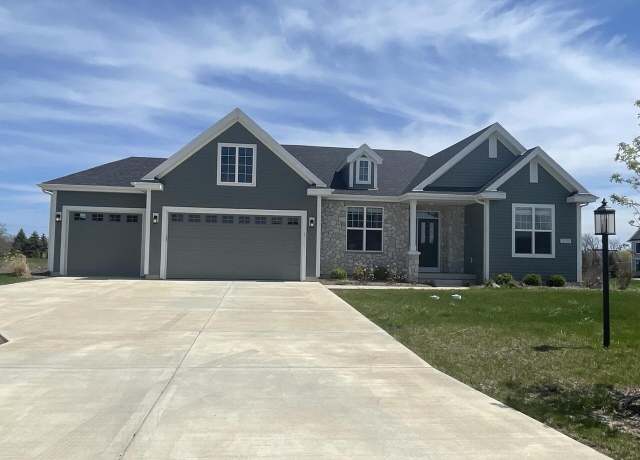 Property at 10588 N Coneflower Ct, Mequon, WI 53097, 3 beds, 2 baths