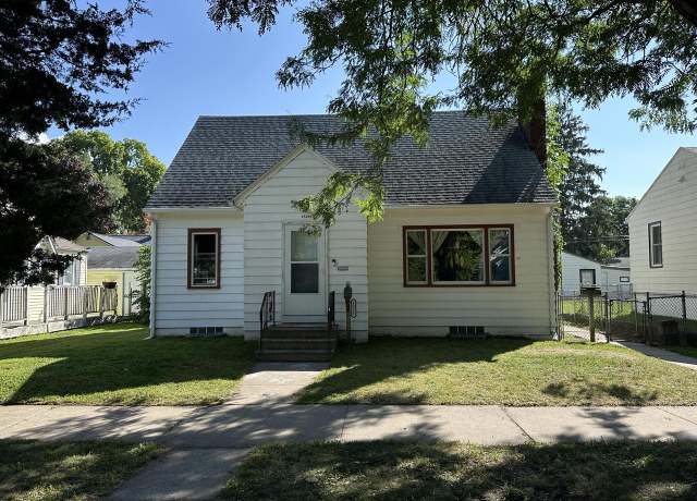 Property at 1826 Avon St, La Crosse, WI 54603, 3 beds, 1 bath