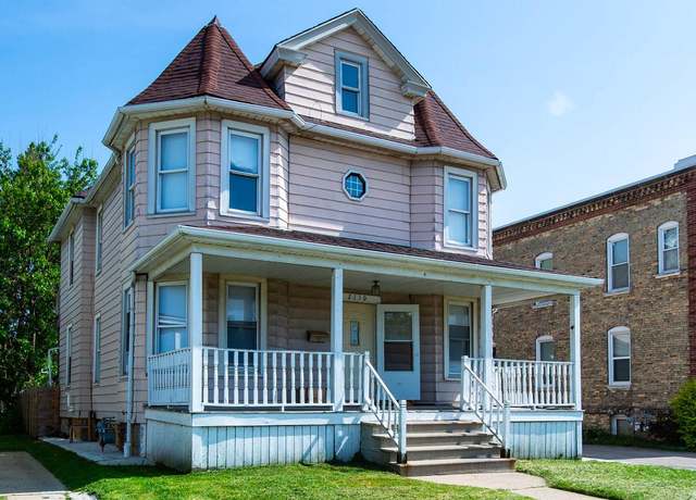 Property at 2110 54th St, Kenosha, WI 53140, 6 beds, 2 baths