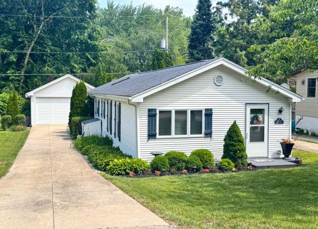 Property at 30024 Mound Dr, Burlington, WI 53105, 2 beds, 1 bath