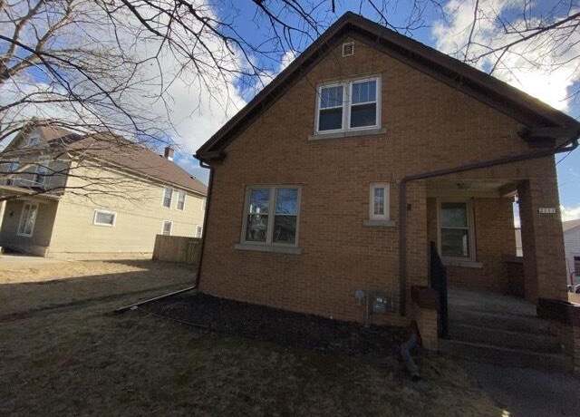 Property at 2111 Hamilton St, Manitowoc, WI 54220, 3 beds, 2 baths